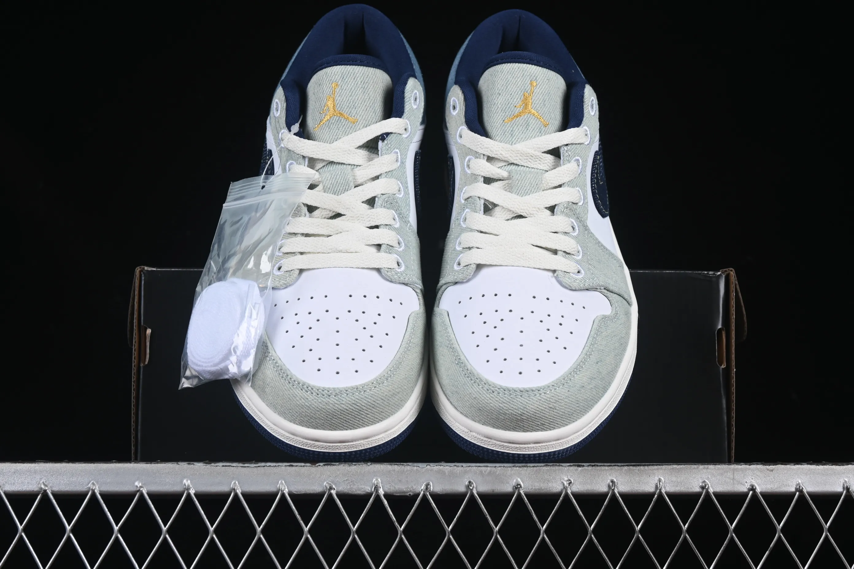 All categories Air Jordan Jordan series basketball shoes Air Jordan 1 Low Air Jordan 1 Low "Canadian Tuxedo" AJ1 Joe 1 cowboy trend low-top basketball shoes IH0648-141